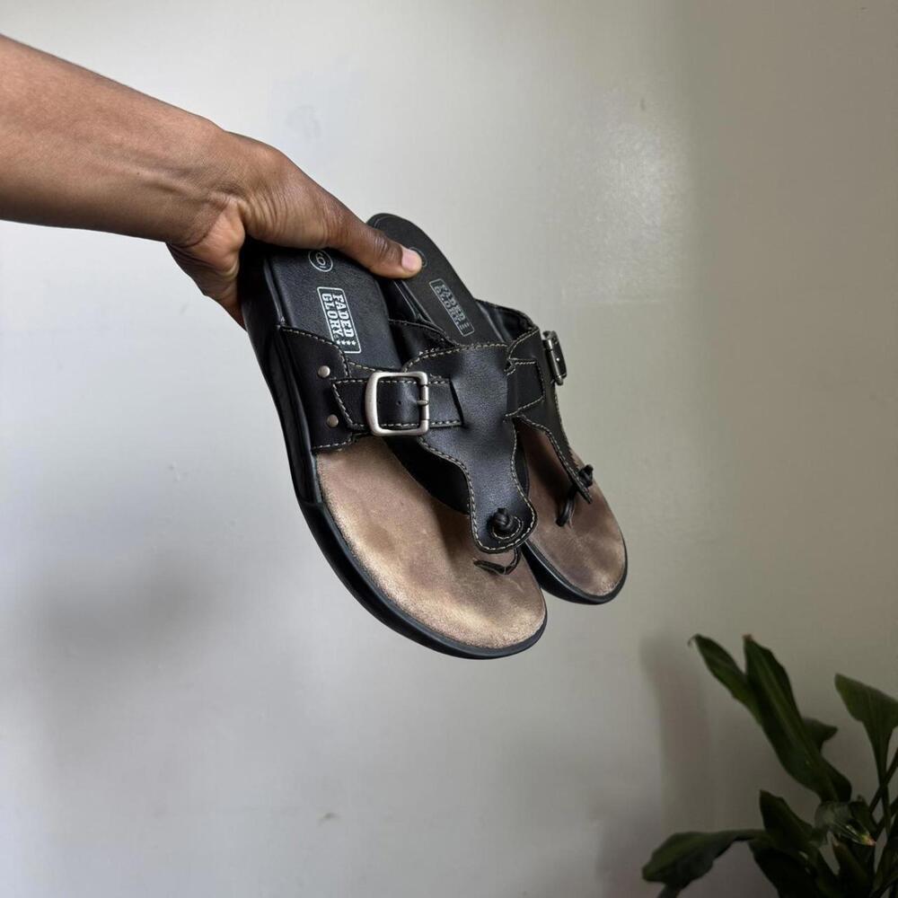 Vintage Black chunky sole sandals with side buckle size 6